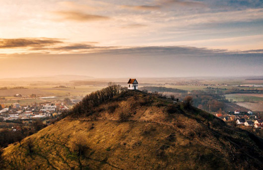 Wzgórze Zebín z kapliczką św. Marii Magdaleny w Czechach